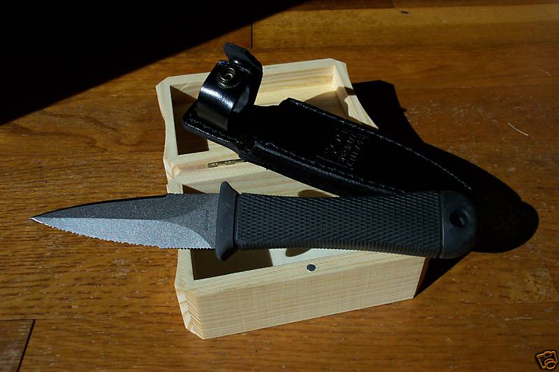 SOG Mini Pentagon with leather sheath (Photo:"magnum0357" - ebay))